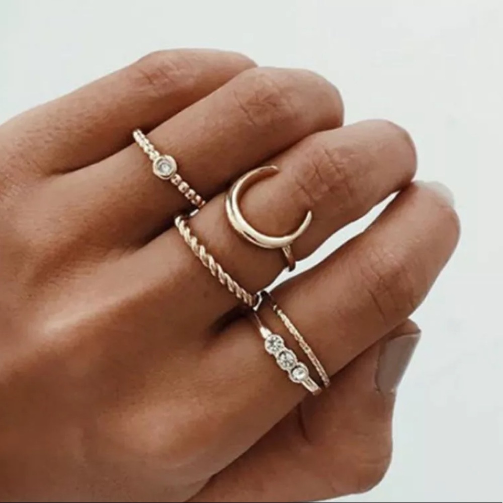 5 Piece Gold Ring Set!